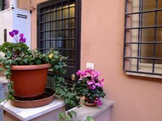 Aabacus Pyramid House Rome